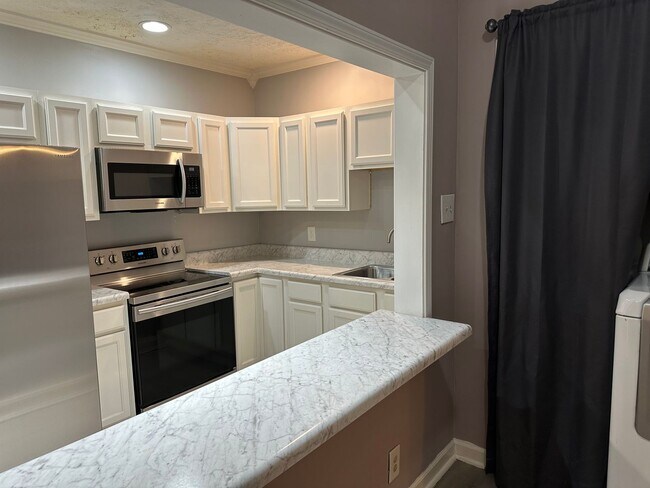 Building Photo - 2 Bedroom Duplex Near Ft. Bragg