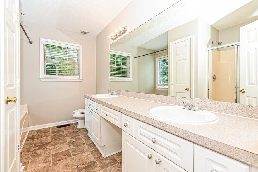 Building Photo - 706 Hearthstone Crossing