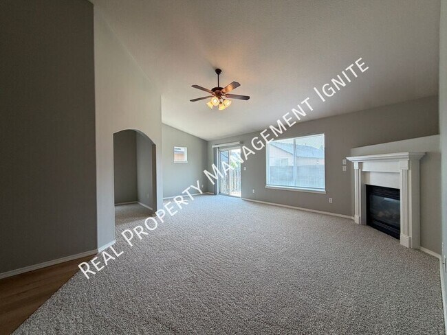 Building Photo - 309 NW Antler Loop