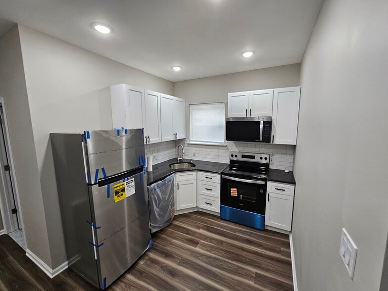 Building Photo - 6 W 30th St