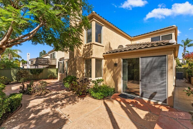 Building Photo - 4 Bed/2.5 Bath Vista Residence Beautifully...