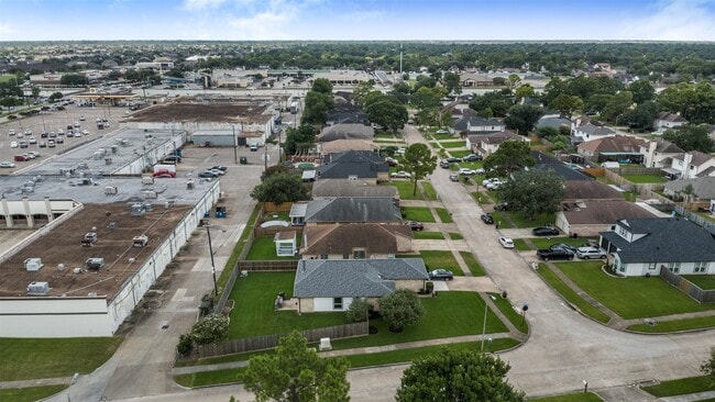Building Photo - 10954 Pigeonwood Dr