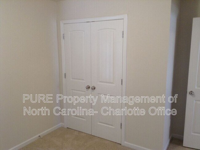 Building Photo - 613 Oak Forest Lane