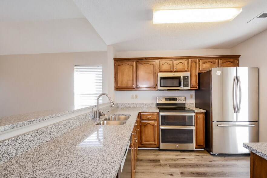 Building Photo - 8334 Regal Bend Dr