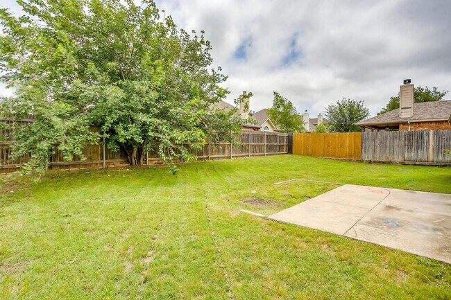 Building Photo - Spacious 4 Bed, 2 Bath Home in Ranch at Ea...