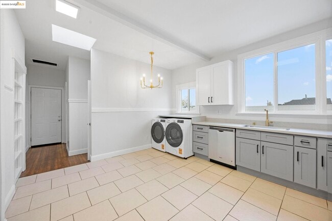 Building Photo - 685 37th St