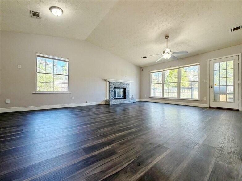 Building Photo - 2901 Inverloch Cir