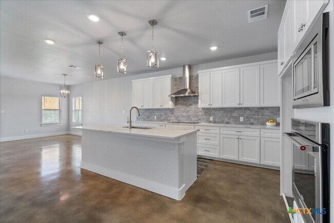 Building Photo - 223 Timberline Dr