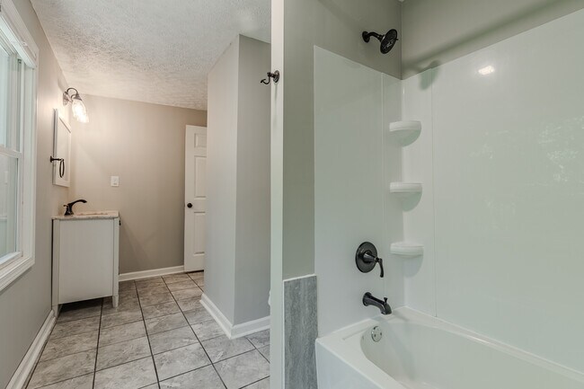 Building Photo - 343 Meadowview Dr