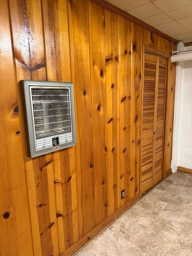 Building Photo - 4 bd 2 ba including a basement apartment in a great East Nashville location