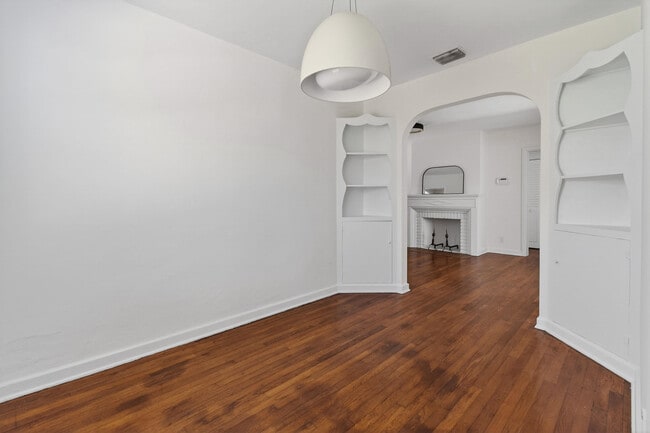 Building Photo - 236 Greymon Dr