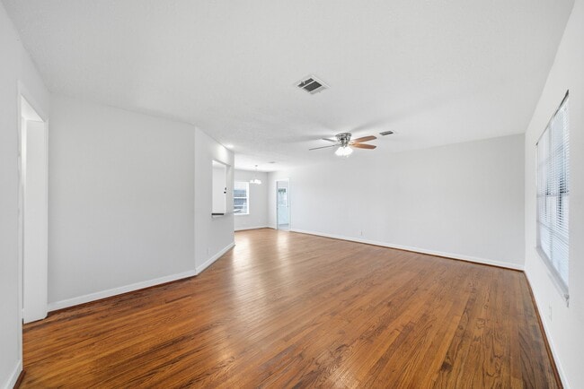 Building Photo - 8401 Highcrest Dr