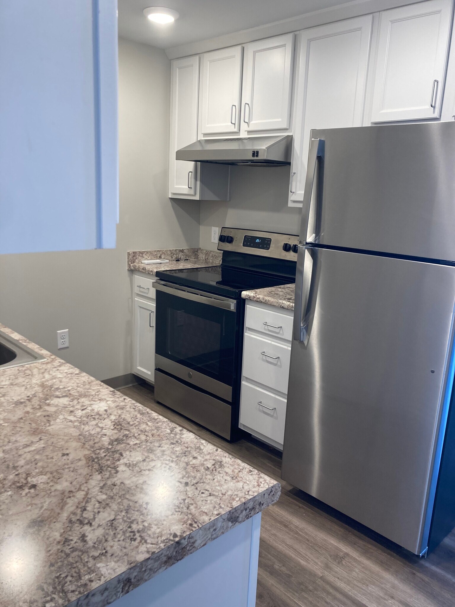 Building Photo - 95 Village St