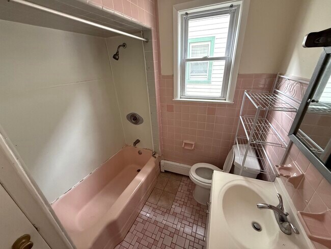 Building Photo - 37 E 49th St