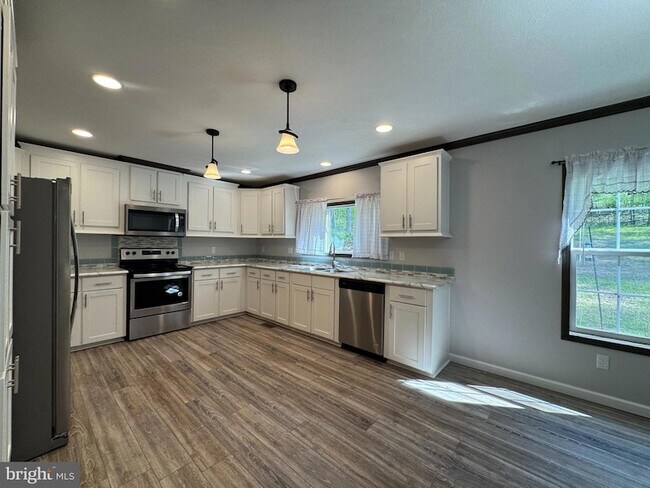 Building Photo - 57 Woodside Dr