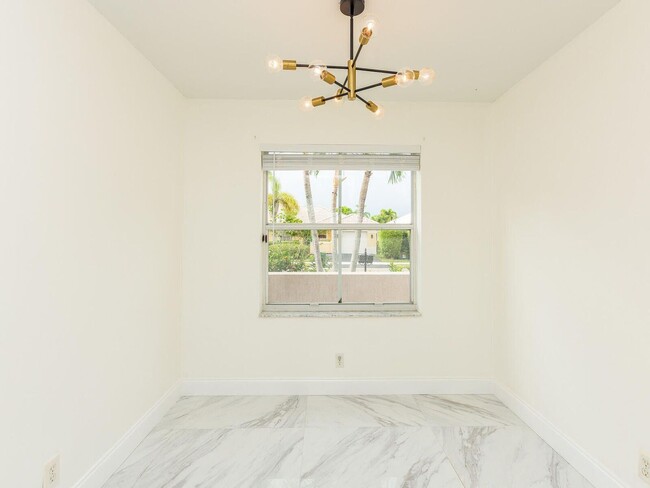 Building Photo - 4176 Pine Ridge Ln
