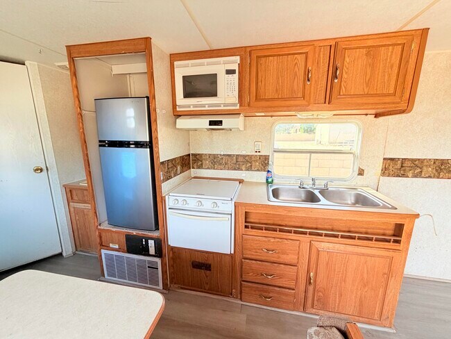 Building Photo - 64811 Thomas Ave