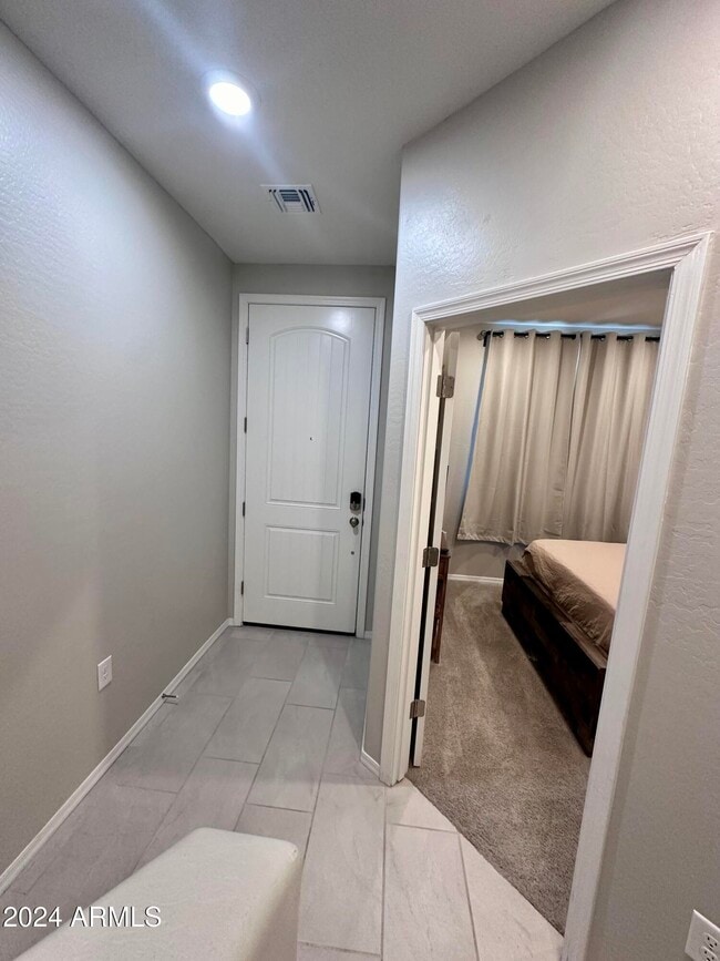 Building Photo - 2669 S Peppertree Dr