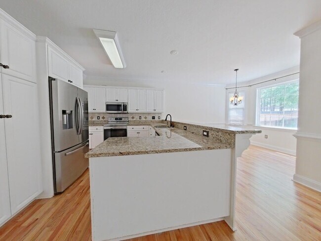 Building Photo - 933 Mitchell Ln