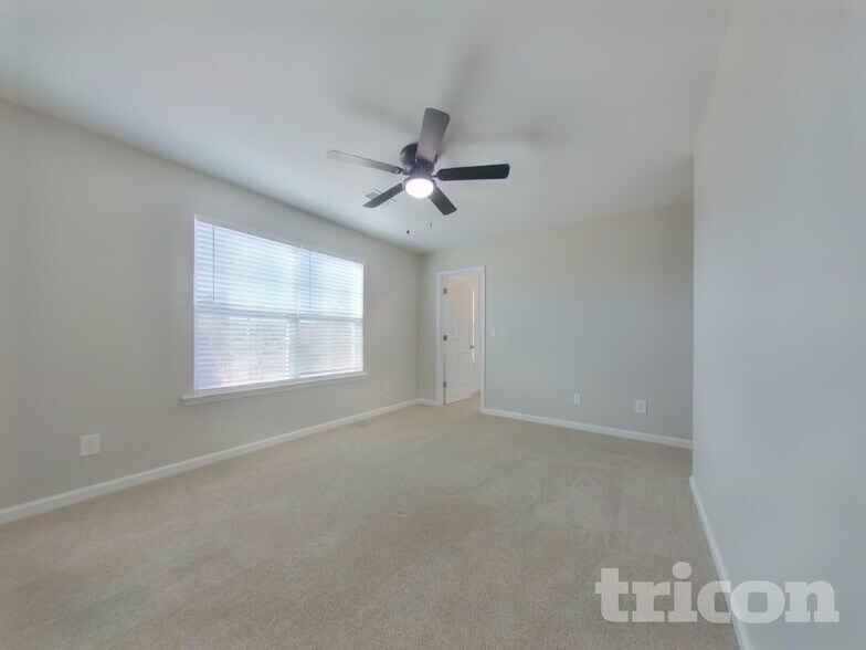 Building Photo - 260 Bonhomme Cir