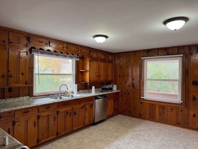 Building Photo - 1511 Madison St