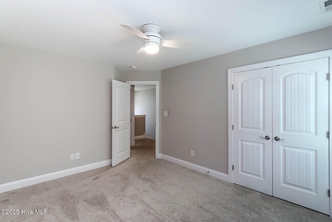 Building Photo - 1202 Woods Ct