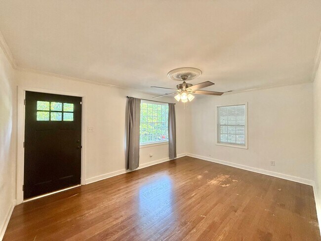 Building Photo - **OFFERING REFUNDABLE APPLICATION FEES & $150 MOVE IN PROMOTION** Newly Remodeled 3BD, 2BA Raleig...