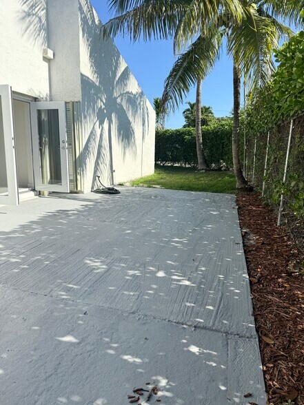 Building Photo - 2645 Riverland Dr