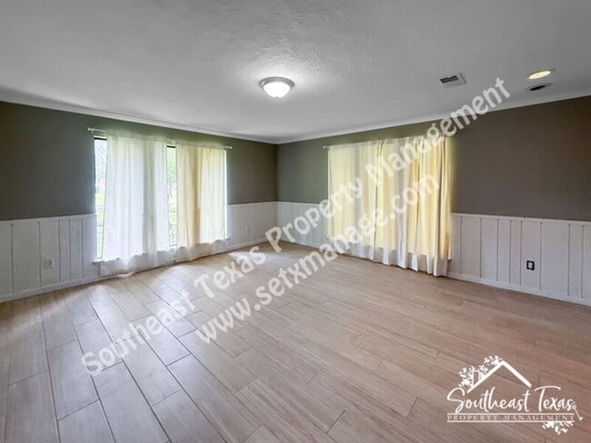 Building Photo - 5180 Wildwood Dr