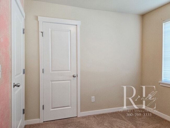 Building Photo - Effortless Elegance in Caldart Heights, Po...