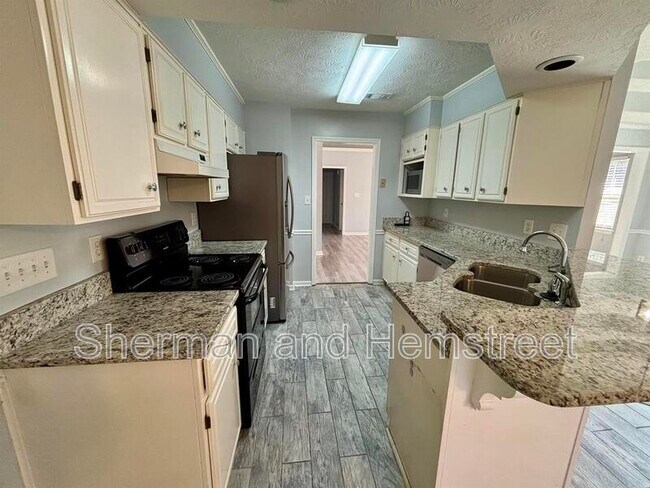 Building Photo - 666 Wellington Dr