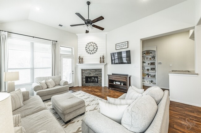 Building Photo - 6003 Hedgepark Dr