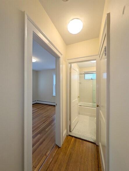 Building Photo - 32 College Ave