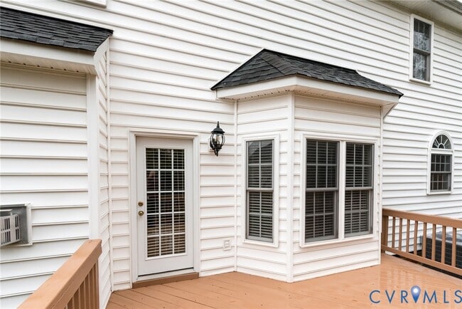 Building Photo - 11412 Pinedale Dr