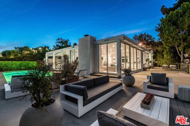 Building Photo - 9260 Cordell Dr