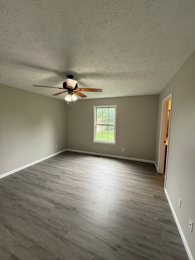 Building Photo - Updated home in Nixa