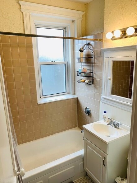 Building Photo - 333 Harvard St