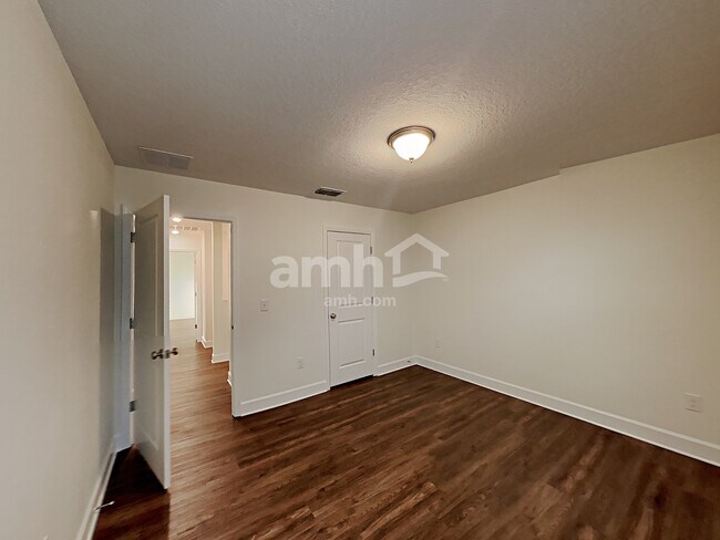 Building Photo - 1001 Walden Pond Dr