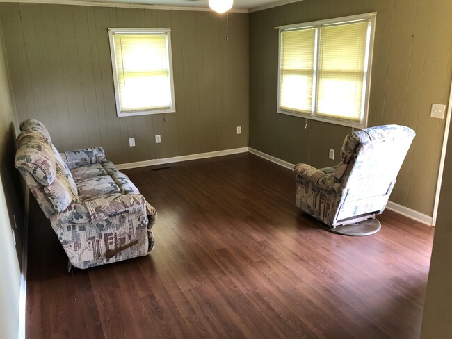 Building Photo - 6511 W Oak Hwy