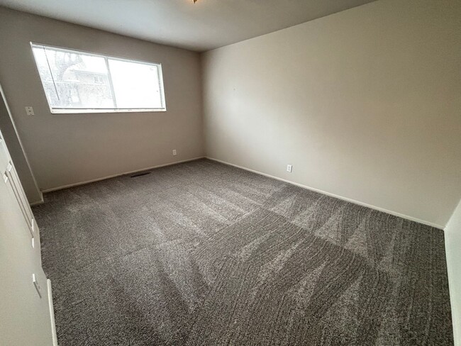 Building Photo - 1629 Talisman Cir N