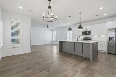 Building Photo - 4512 Mark Avizo