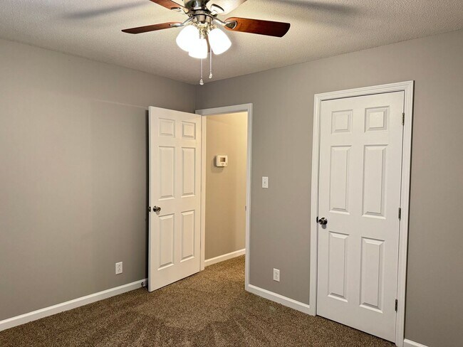 Building Photo - Sango! 3 Bed/2.5 Bath with unfinished base...