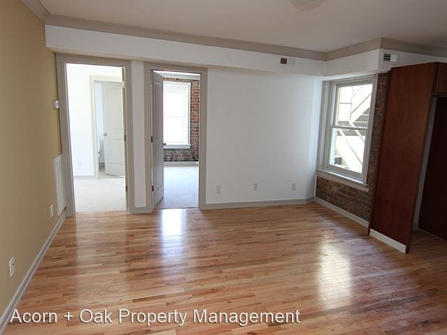 Building Photo - 916 W Trinity Ave