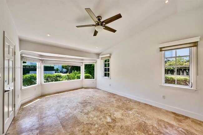 Building Photo - 255 Ridgewood Rd