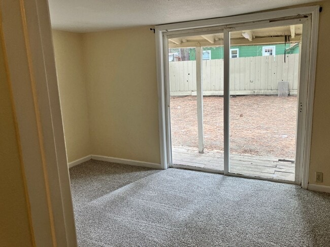 Building Photo - *LONG TERM RENTAL*