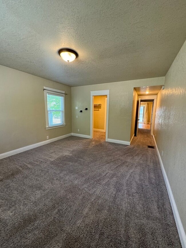 Building Photo - 3 bed 2.5 bath near Pacific Terrace