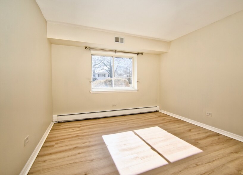 Building Photo - 1206 E Fairview St