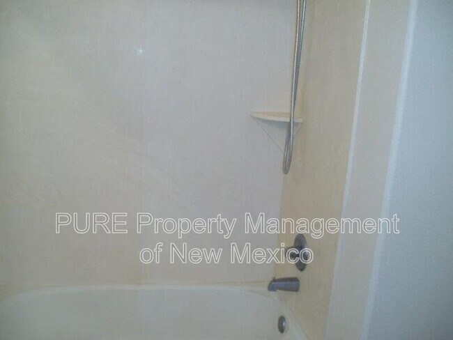 Building Photo - 6800 Vista Del Norte Dr NE