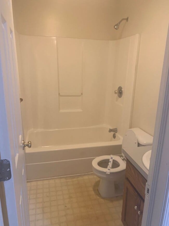 Building Photo - Cute home located in City Limits
