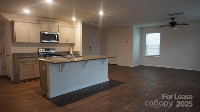 Building Photo - 2125 Allium Dr